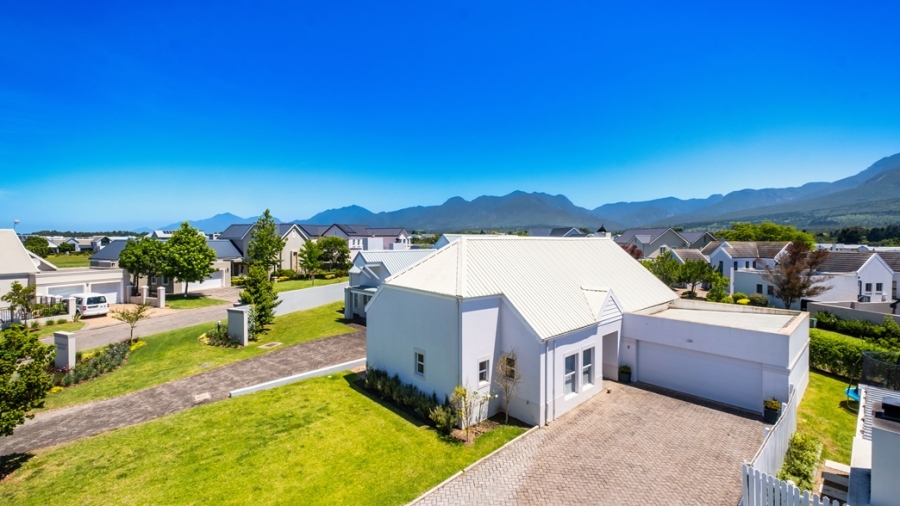 To Let 3 Bedroom Property for Rent in Kingswood Golf Estate Western Cape